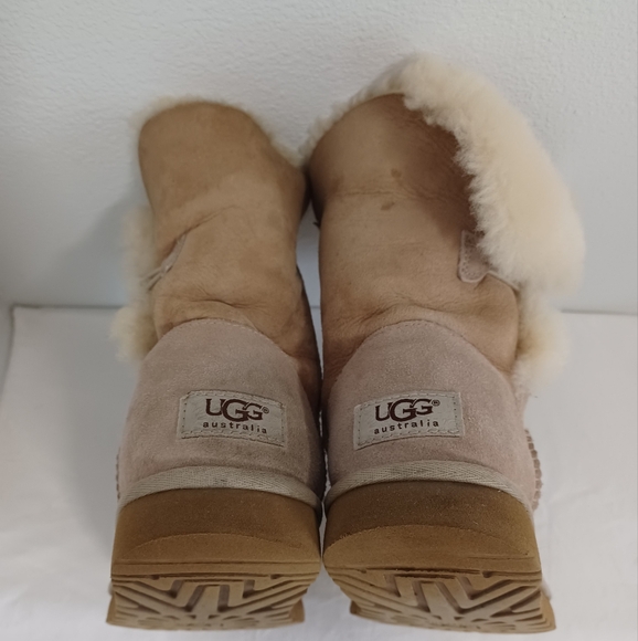 Ugg Bailey Button Tan Suede Leather Short Boots Women's Size 7 - Picture 11 of 14